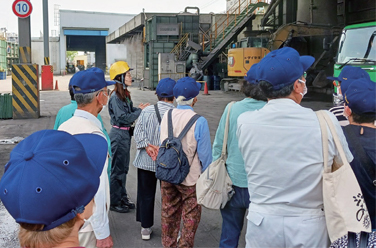 Plant tours are held regularly inciting residents in surrounding area (Daiseki Hokuriku Works)