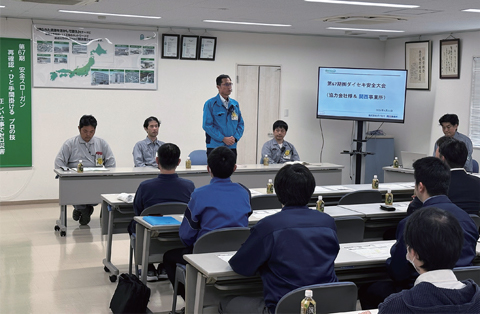 協力会社の乗務員に対する安全教育の様子（ダイセキ関西事業所）